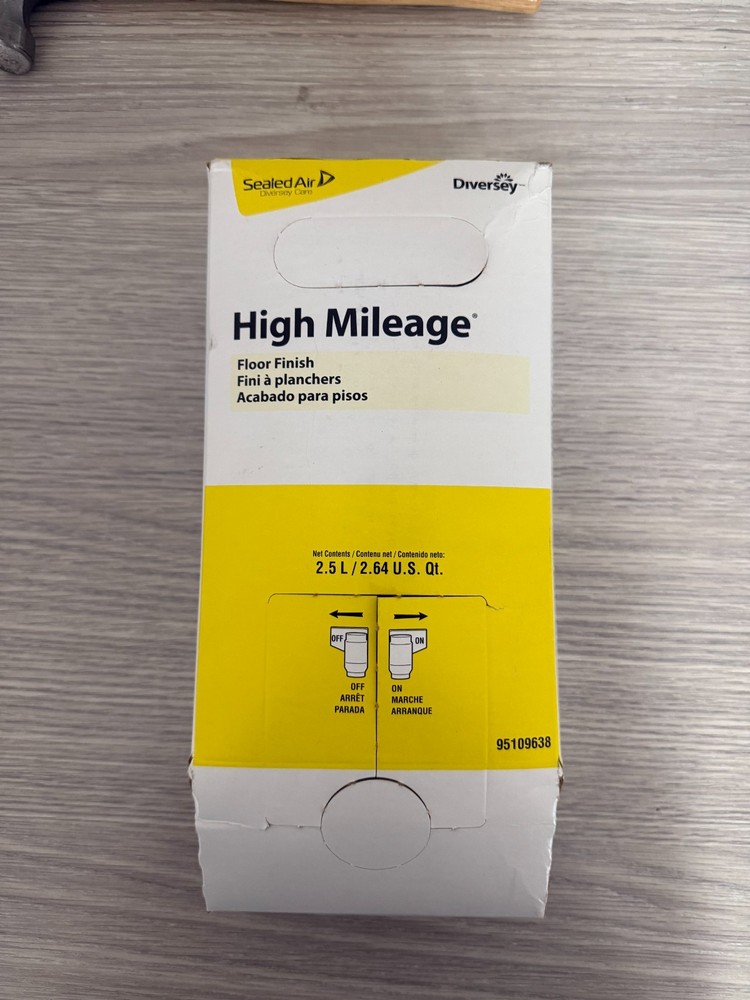 Diversey High Mileage Floor Finish 2.5L/2.64 US QT 95109638 QTY 2