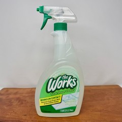 New The Works Tub and Shower Cleaner 32oz Spray Bottle Rust Soap Scum Remover