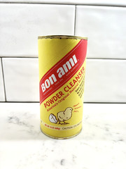 Vintage Bon Ami Home Cleanser Powder Cleaner Chick Graphics Sealed Prop NOS USA