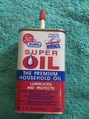 Gunk Super Oil 4 fl oz/118 ml Lubricates & Protects Red White Man Cave Item