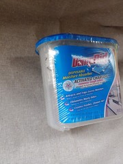 NEW DampRid 18 oz Moisture Absorber Disposable with Activated Charcoal FG118