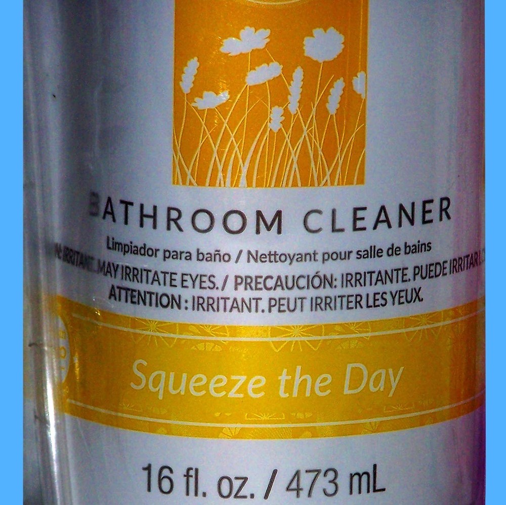 Scentsy Bathroom Cleaner with Sprayer 16 oz Squeeze the Day Lemon Vanilla Scent