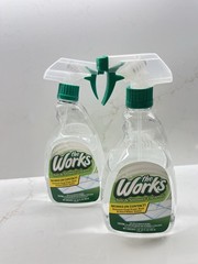 2x The Works TUB & SHOWER Cleaner SPRAY 32oz Soap Scum Rust Trigger 28 oz 30 oz