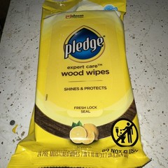Pledge Expert Care Wood Wipes Shines and Protects, Removes Fingerprints, Lemon