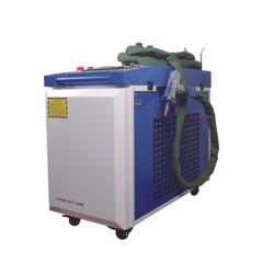 3000W Handheld Fiber Laser Cleaning Machine For Rust Paint Oil Removal 380V