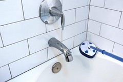 Clorox Extendable Tub & Tile Scrubber with Polyurethane Head – Heavy Duty Bathro
